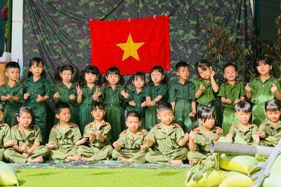 HOẠT ĐỘNG TRẢI NGHIỆM CHÀO MỪNG NGÀY 22/12 – NGÀY THÀNH LẬP QUÂN ĐỘI NHÂN DÂN VIỆT NAM CỦA TRƯỜNG MẦM NON HOA ANH ĐÀO